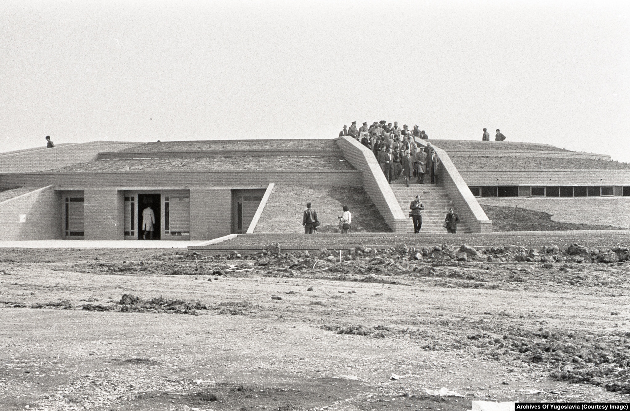 Политичари на откривању споменика Сремски фронт, 1988.